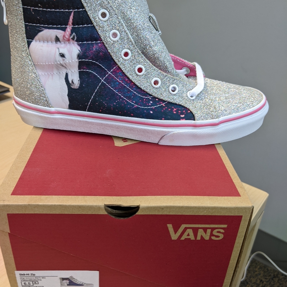 Girls Vans 🦄 sneakers brand new. Size 6.5